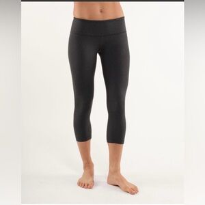 NWOT Lululemon Wunder Under Crop